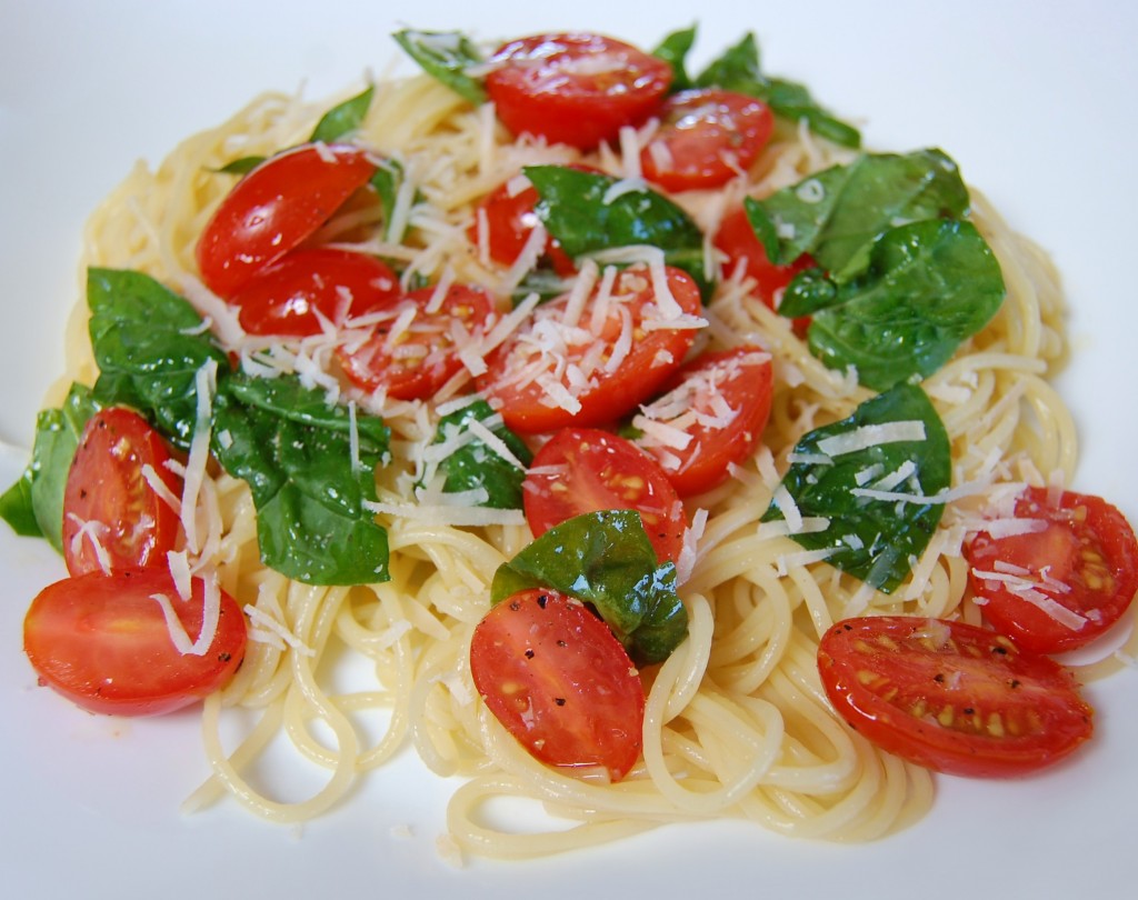 Pasta with Fresh Tomatoes and Basil