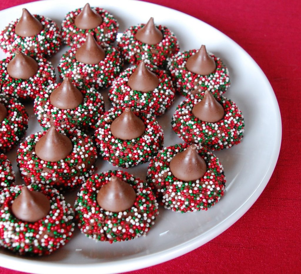 Hershey Kisses Christmas Cookies / Candy Cane Kiss Cookies ...