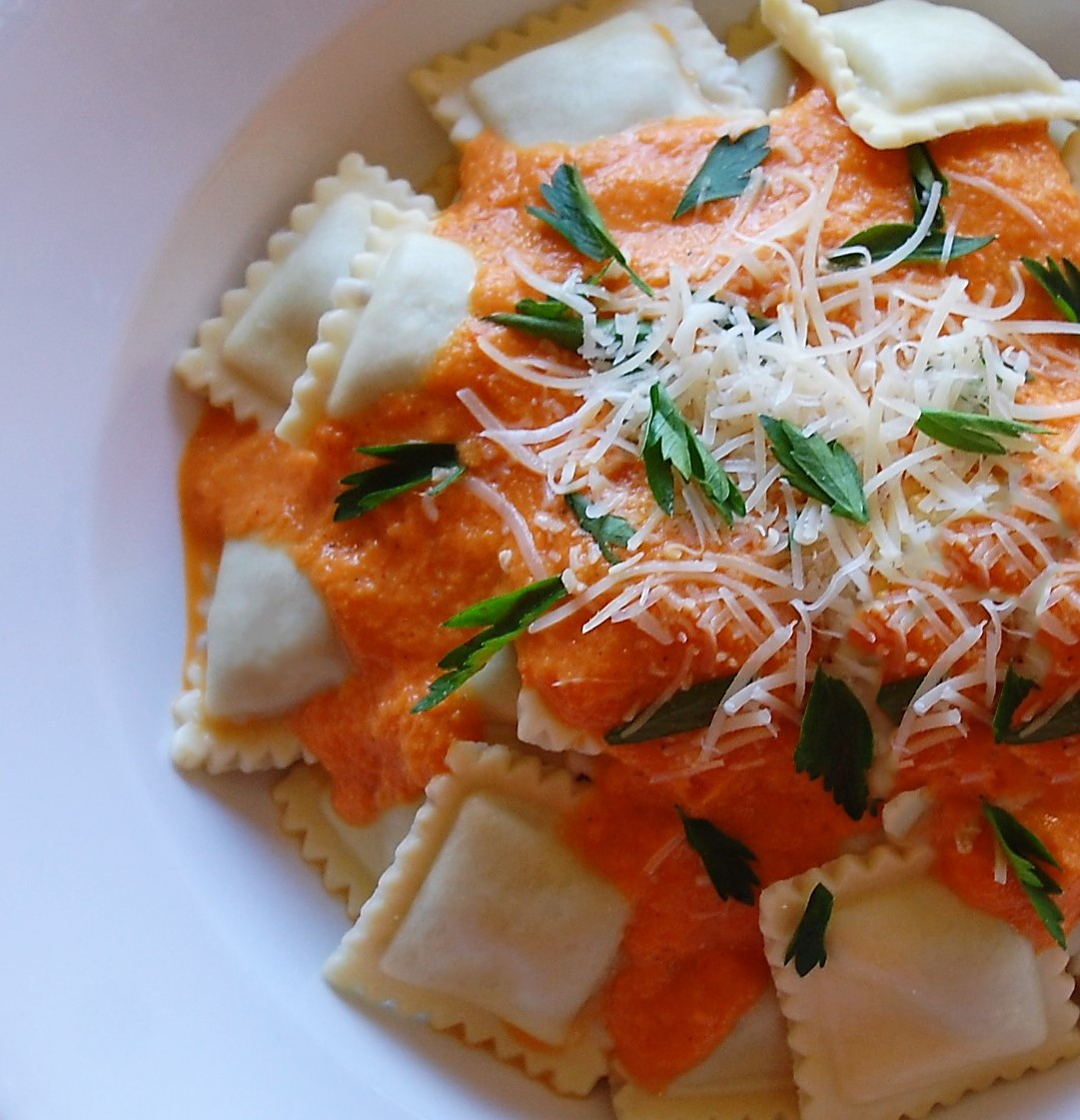 Ravioli with Roasted Red Pepper Sauce | Cooking Mamas