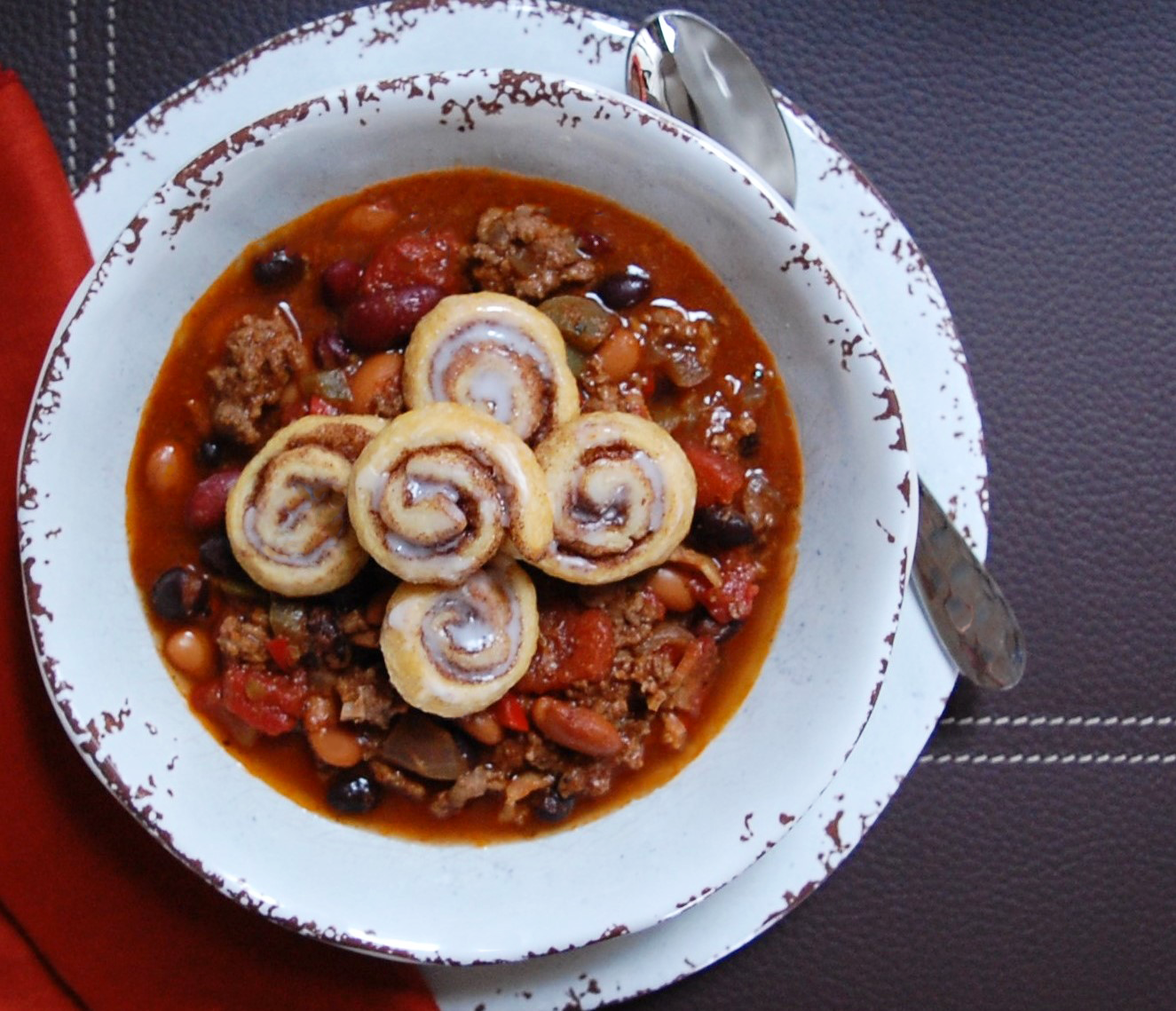 Spicy Cinnamon Chili with Cinnamon Roll Croutons | Cooking Mamas