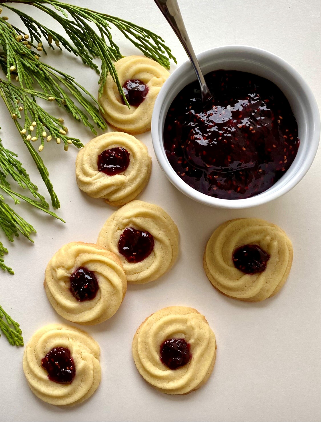 https://www.cookingmamas.com/wp-content/uploads/2020/12/Butter-Cookies-Filled-with-Raspberry-Jam.png